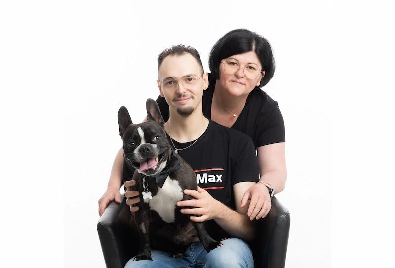 equipe-repairsmax-reparation-mobile-vente-accessoire-telephone-et-personnalisation-2
